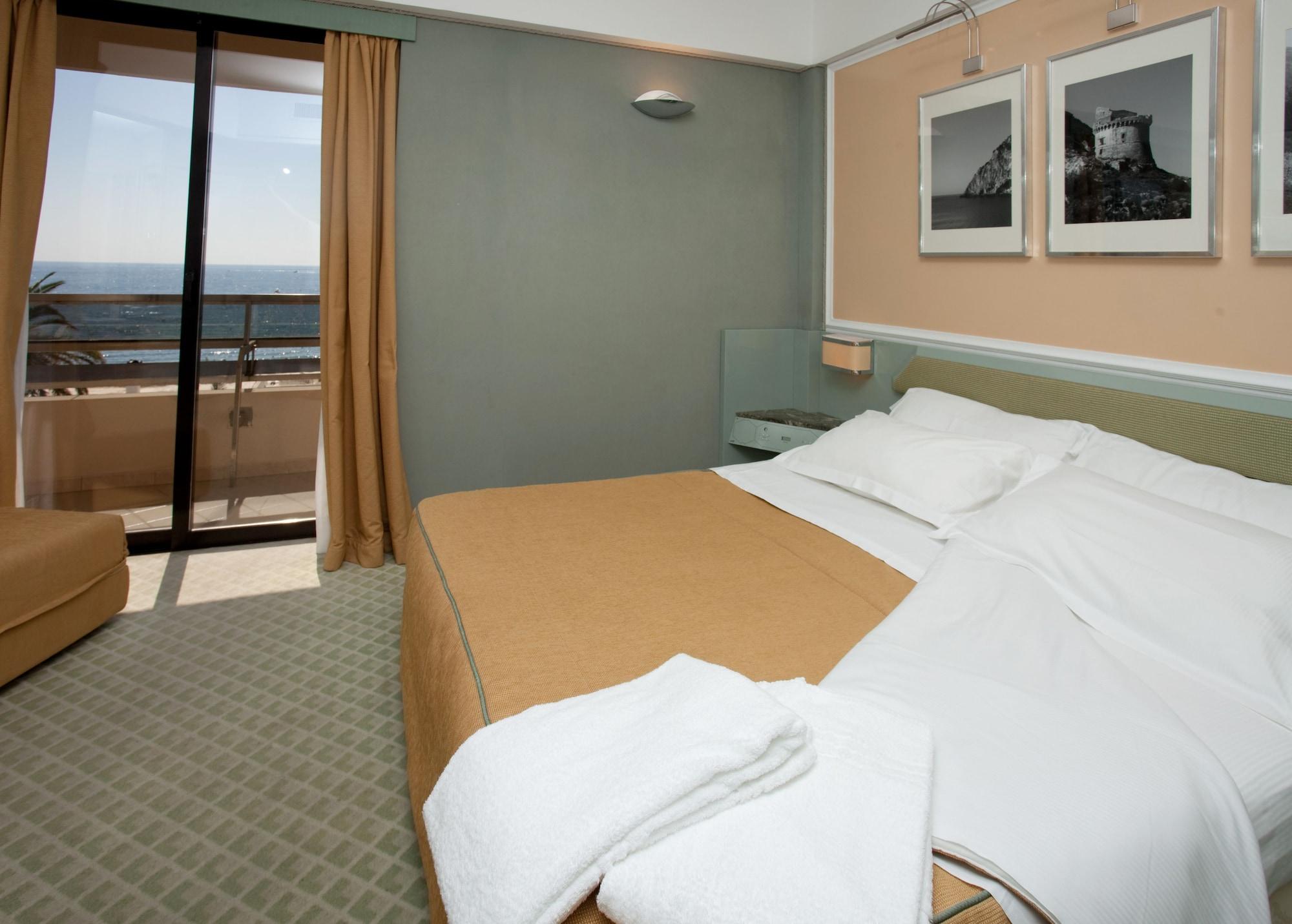 Hotel Circeo Park 4*